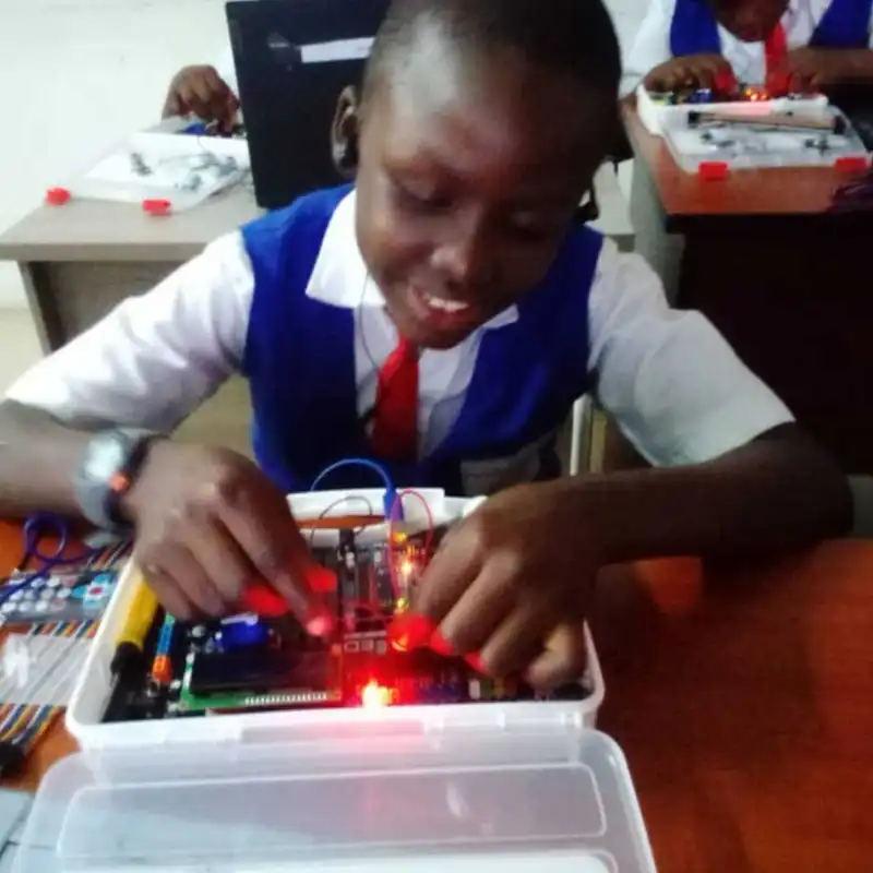 کیت آموزشی اکسید آکادمی مدل آموزش الکترونیک و برنامه نویسی و رباتیک