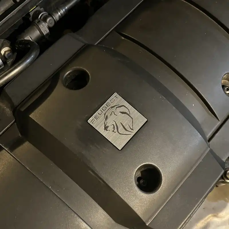 آرم درب موتور خودرو کد LMP1