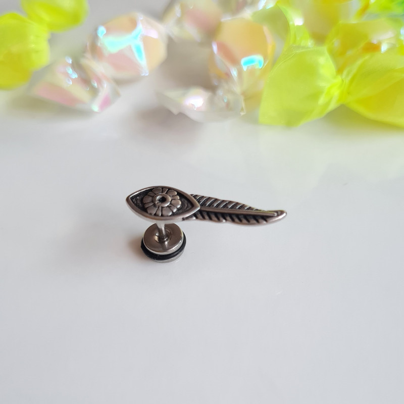 پیرسینگ گوش مدل چشم و برگ