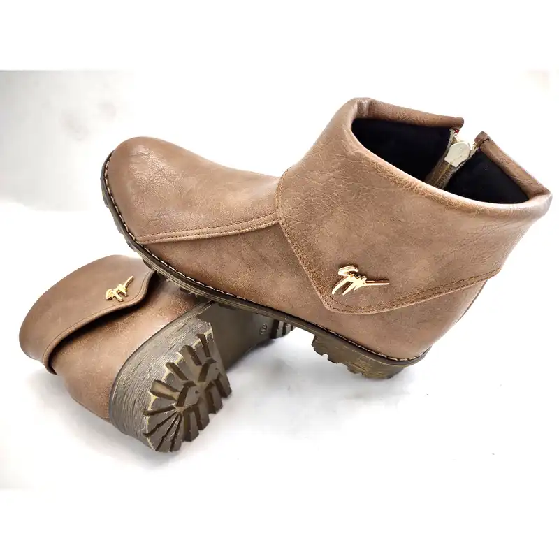 نیم بوت زنانه مدل جاپا MOM570