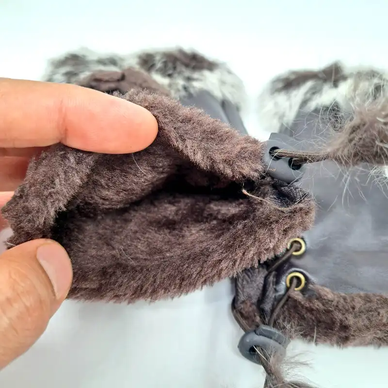 دستکش زنانه مدل نیم انگشتی خز دار کد 1061 رنگ قهوه ای تیره