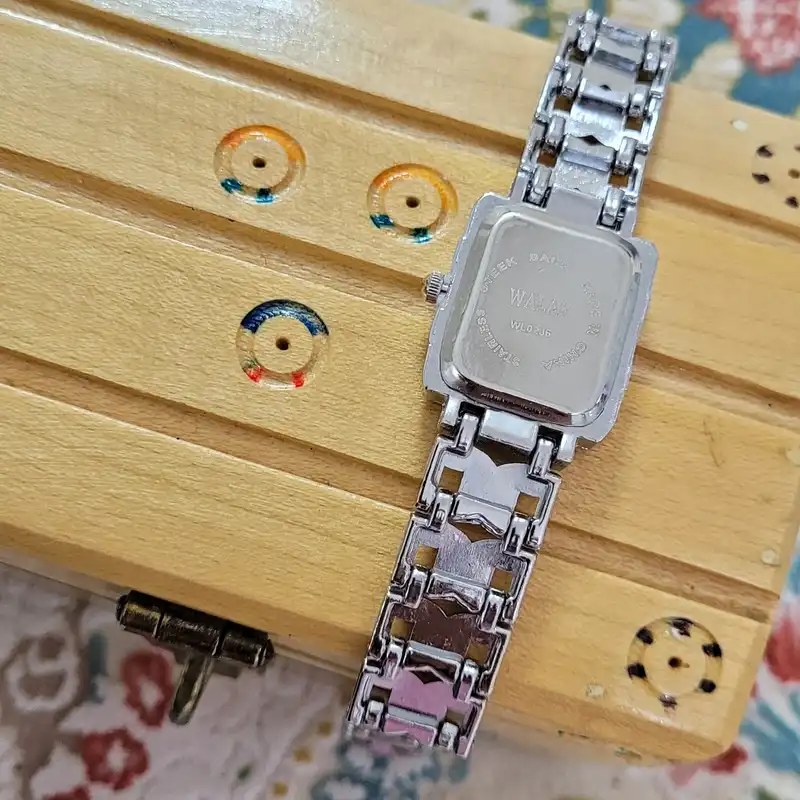 ساعت مچی عقربه ای زنانه والار مدل حکاکی کد 04