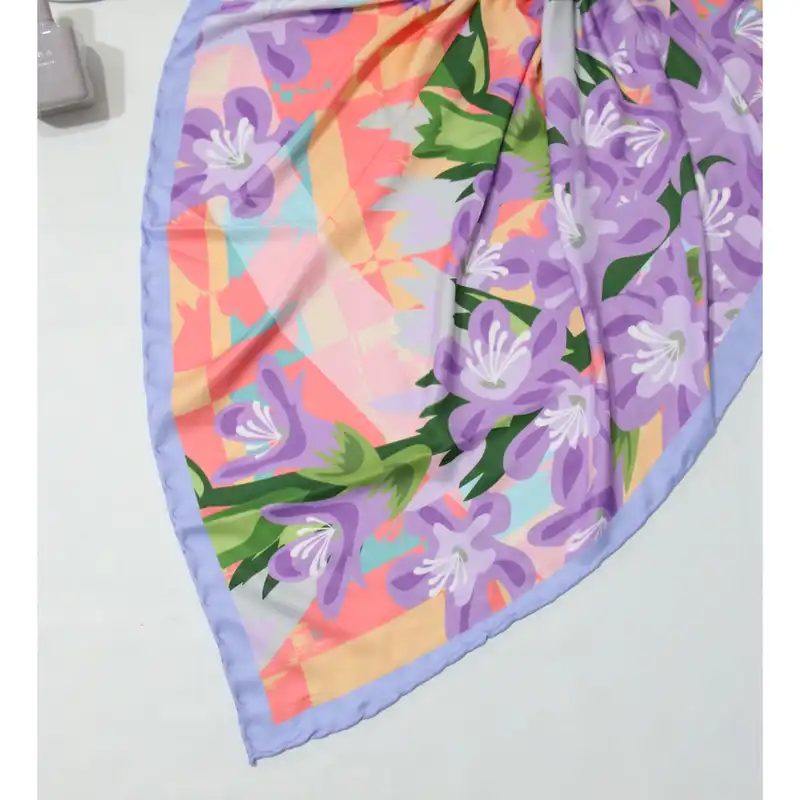 روسری زنانه مدل ابریشم توییل قواره 90 طرح گل بهاری کد ana-2941