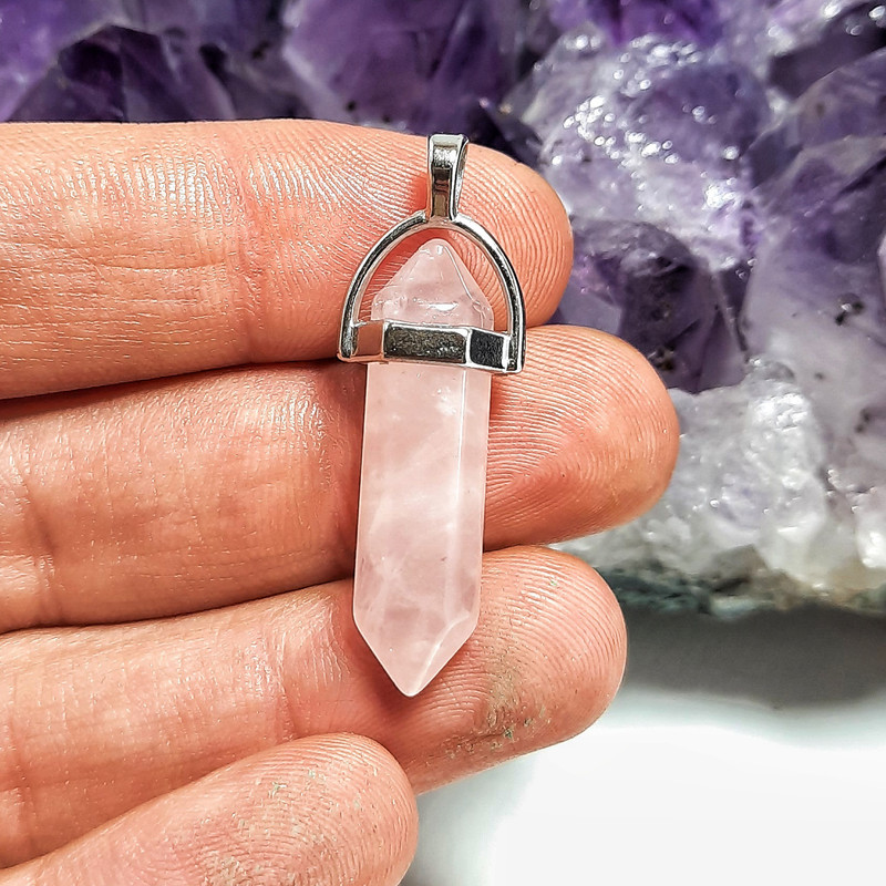 آویز گردنبند زنانه مدل منشور دو قطبی رز کوارتز کد 020 آویز گردنبند زنانه مدل منشور دو قطبی رز کوارتز کد 020