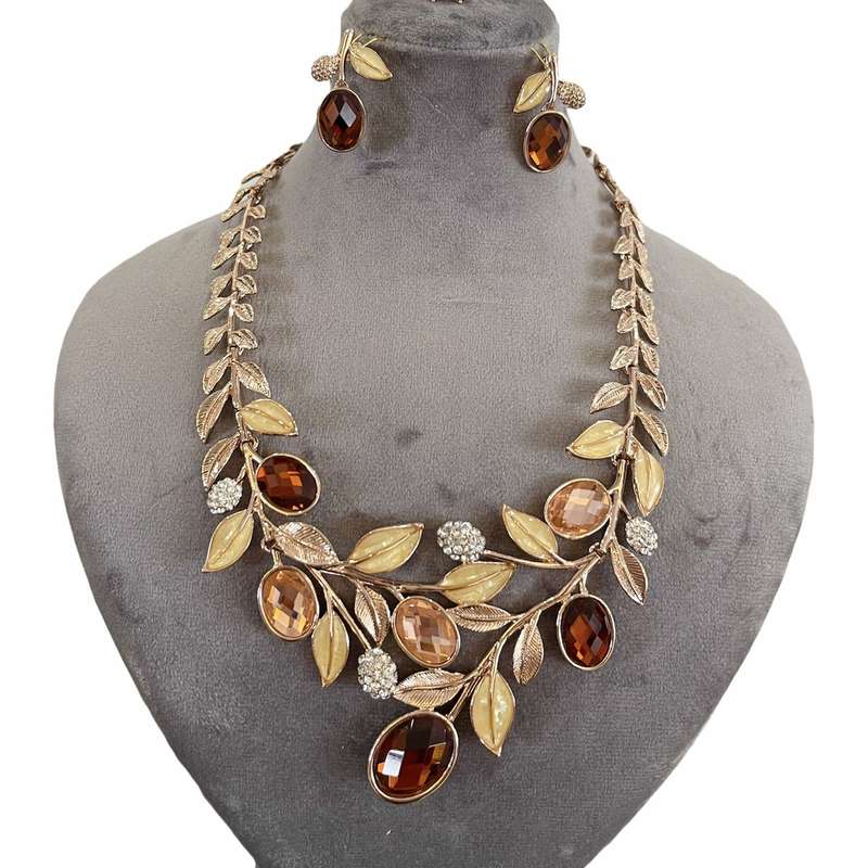 نیم ست زنانه کلیو مدل برگ