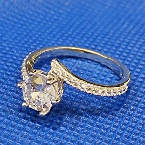 انگشتر نقره زنانه مدل سنگ برلیان کد 068