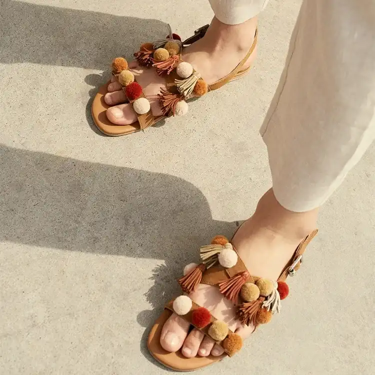 صندل زنانه مدل ساحلی منگوله دار