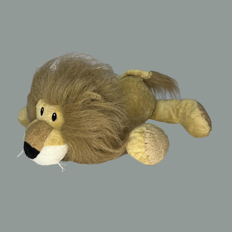 عروسک طرح شیر مدل Animal Adventure Lying Lion کد SZ13/1183 طول 35 سانتی متر