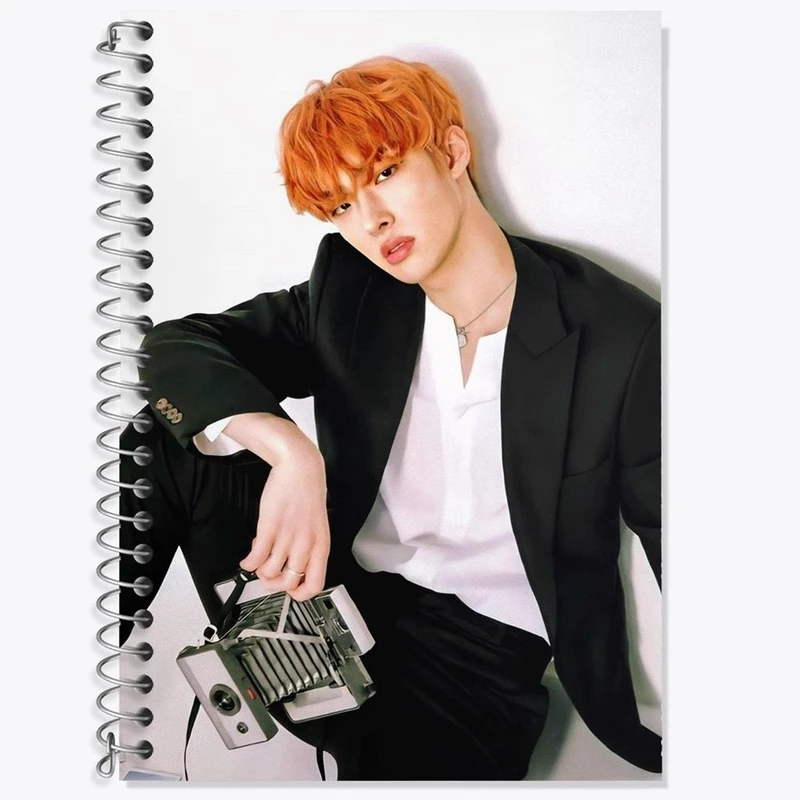 دفتر زبان 50 برگ خندالو مدل دو خط طرح سان گروه ایتیز ATEEZ کد 21269