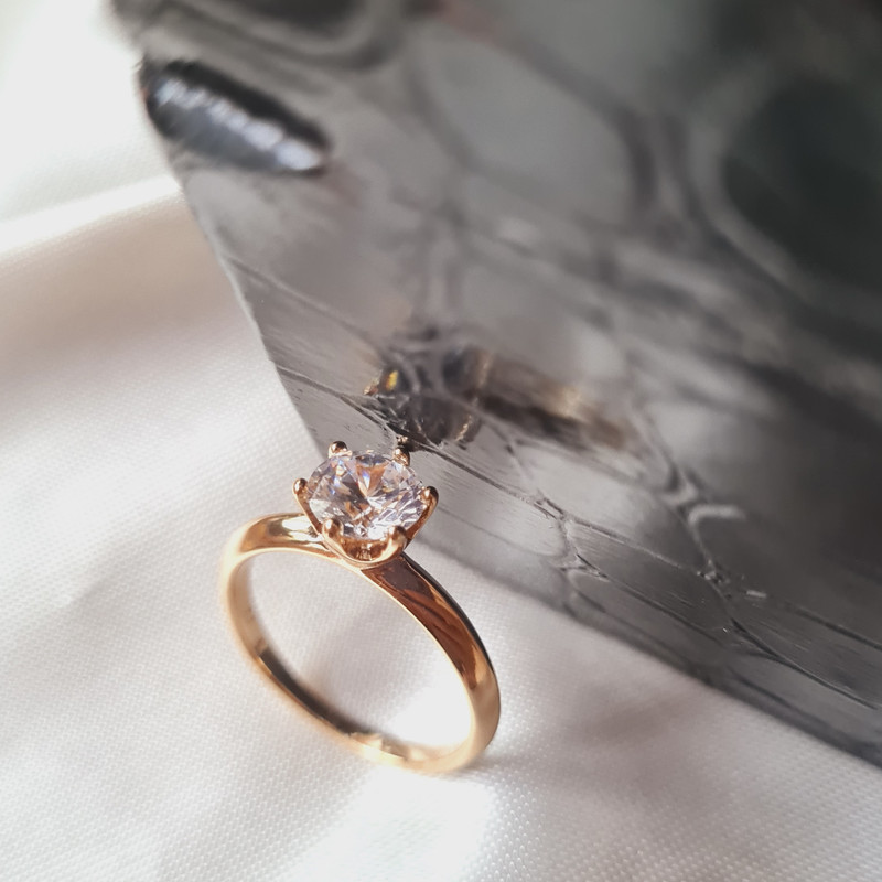 انگشتر زنانه ژوپینگ مدل تک نگین الماسی