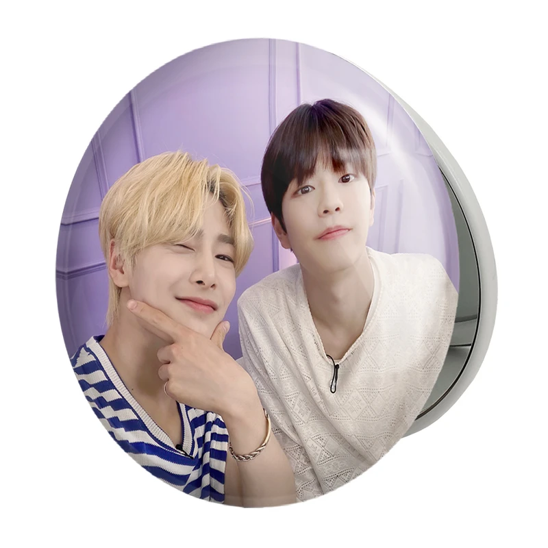 آینه جیبی خندالو طرح جونگین و سونگمین گروه استری کیدز Stary Kids مدل تاشو کد 16898 