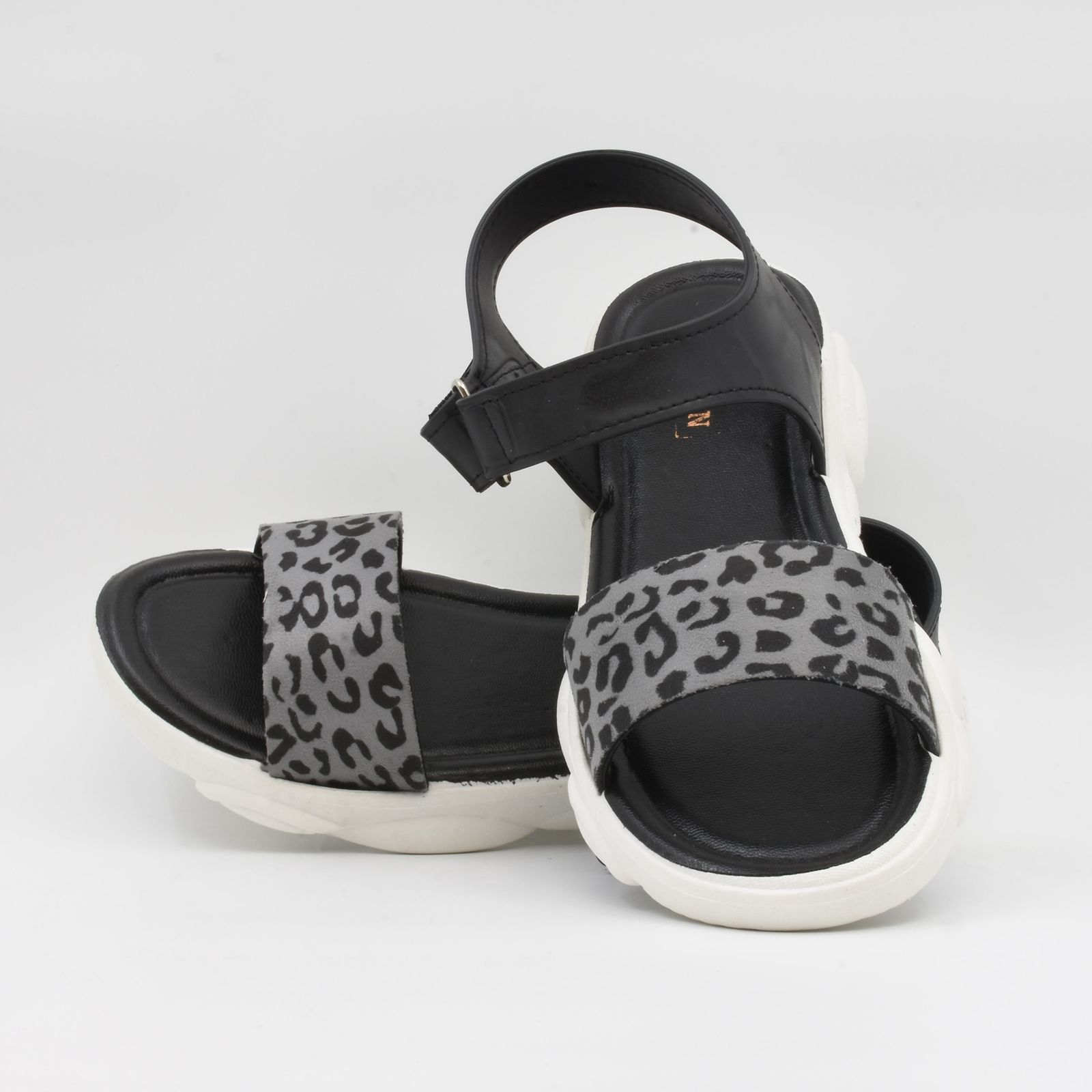 صندل زنانه پاپا مدل ملودی پلنگی کد 1-1388-GY -  - 45