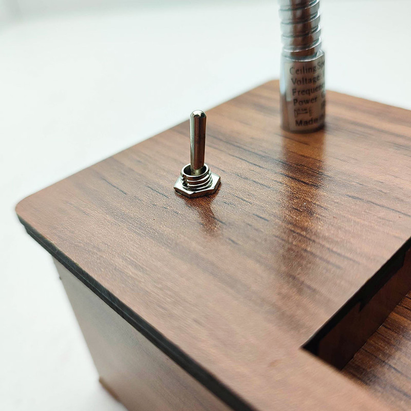 چراغ مطالعه رومیزی مدل KM80 طرح جامدادی