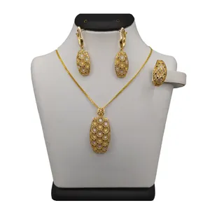 نیم ست طلا 18 عیار زنانه مدل آوا گلد