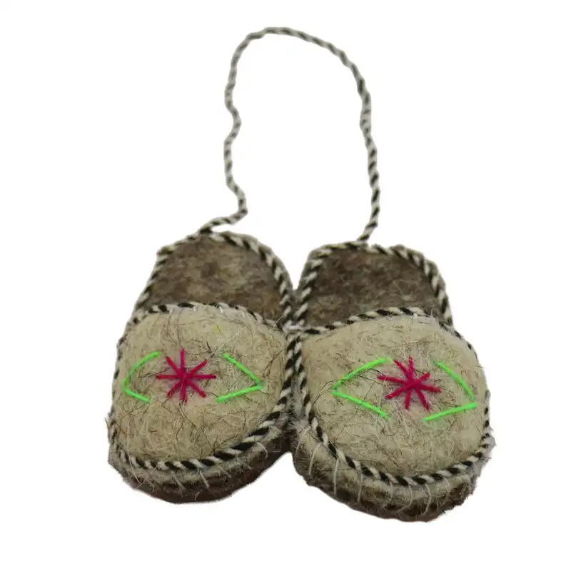 آویز تزیینی مدل دمپایی سنتی کد 33