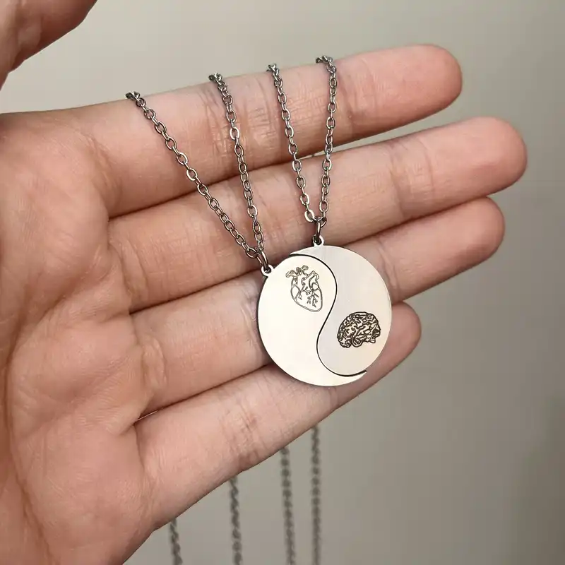 گردنبند مدل قلب و مغز مجموعه دو عددی