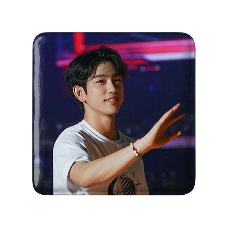 مگنت خندالو طرح جین یونگ گروه گات سون GOT7  مدل مربعی کد 20986