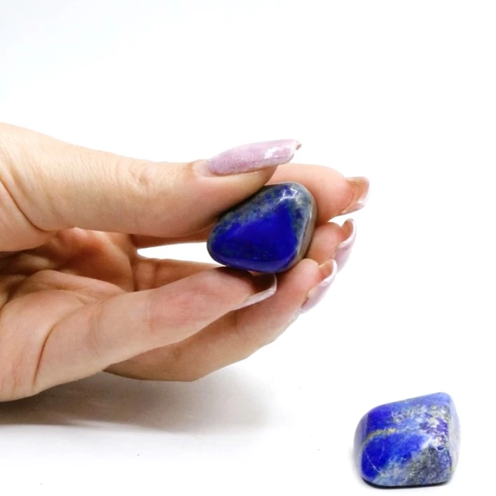 عکس شماره 2 : سنگ راف لاجورد ماناجم مدل تامبل شده