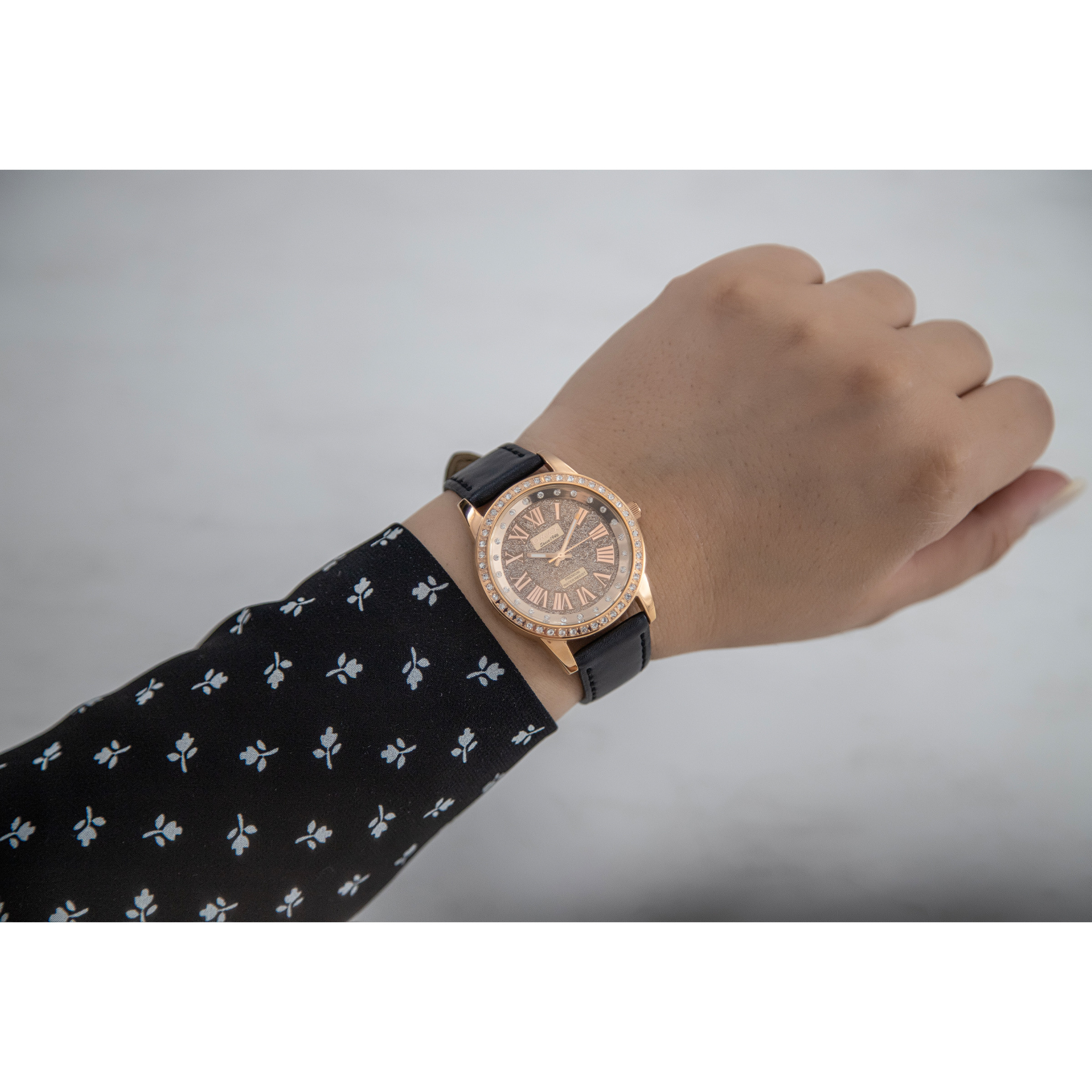 ساعت مچی عقربه ای زنانه اوماکس مدل ONC01R82I