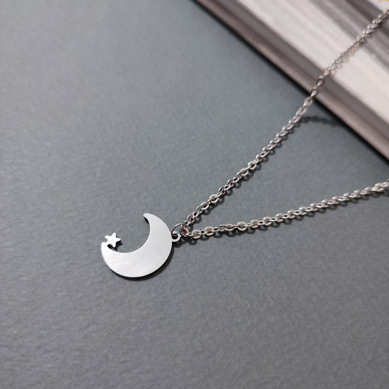 گردنبند مدل ماه و ستاره