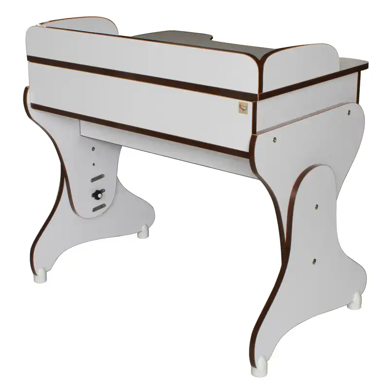 میز تحریر مدل ربات