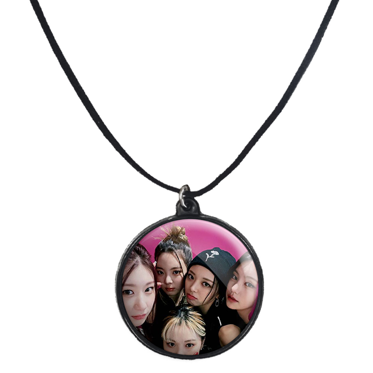 گردنبند پرمانه طرح گروه موسیقی ایتزی کد pmb.13240 مدل دو طرفه