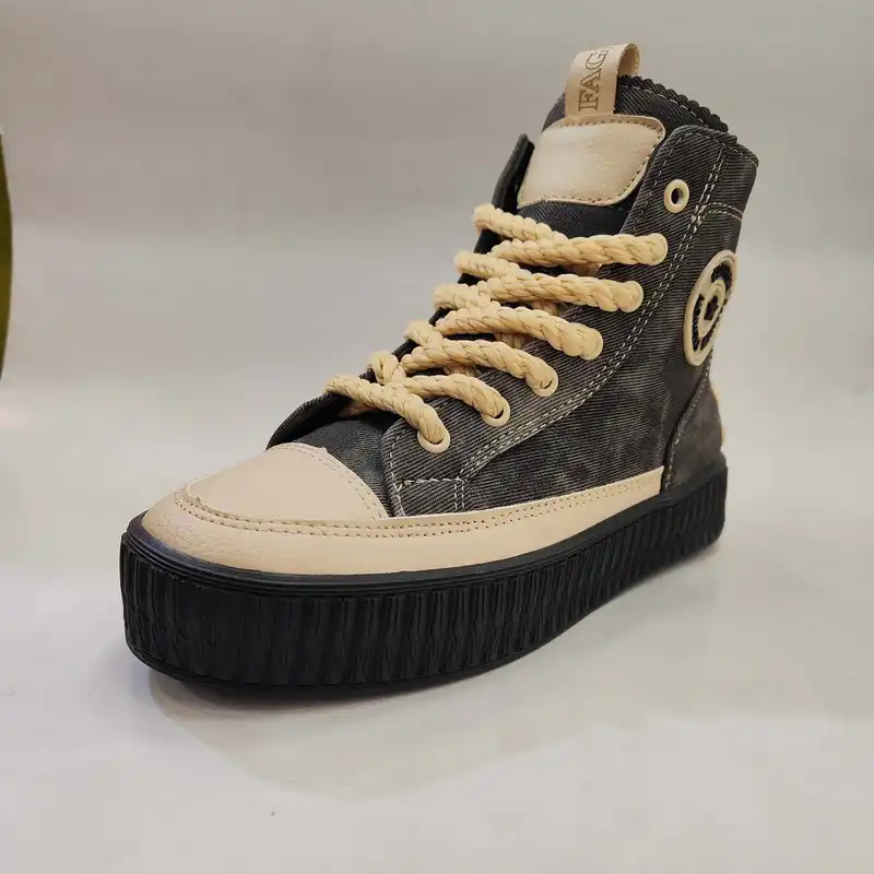 کفش پیاده روی مدل 2025