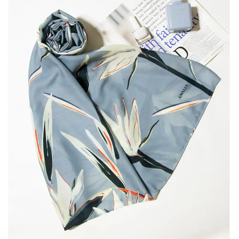 شال زنانه مدل نخی طرح گل آسترلیتزیا کد 1913