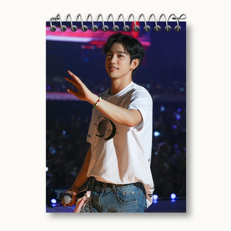 دفتر یادداشت 50 برگ خندالو مدل جین یونگ گروه گات سون GOT7 کد 20986