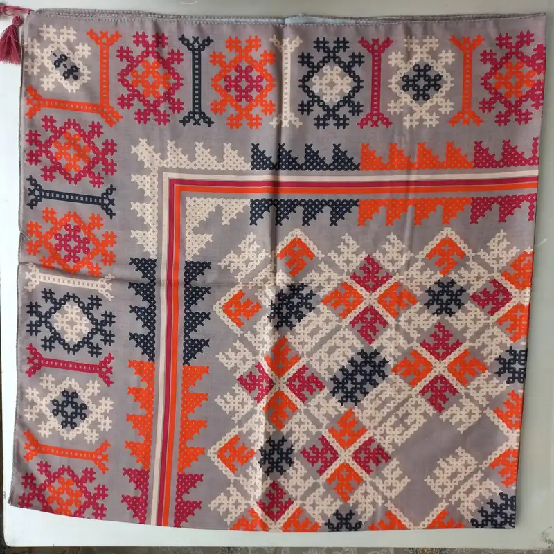 روسری زنانه مدل نخی قواره بزرگ سنتی اقلیمی کد 12