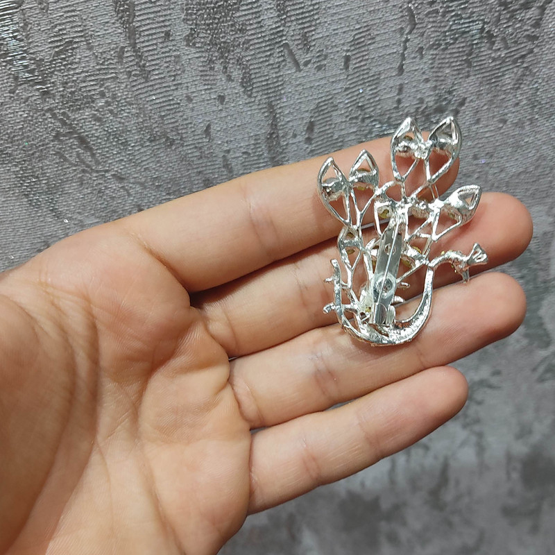 گل سینه زنانه مدل طاووس کد 980