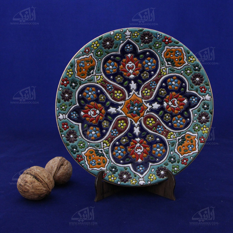 بشقاب گرد مینای سفال رنگارنگ طرح ‏چهار گل مدل 1000200043