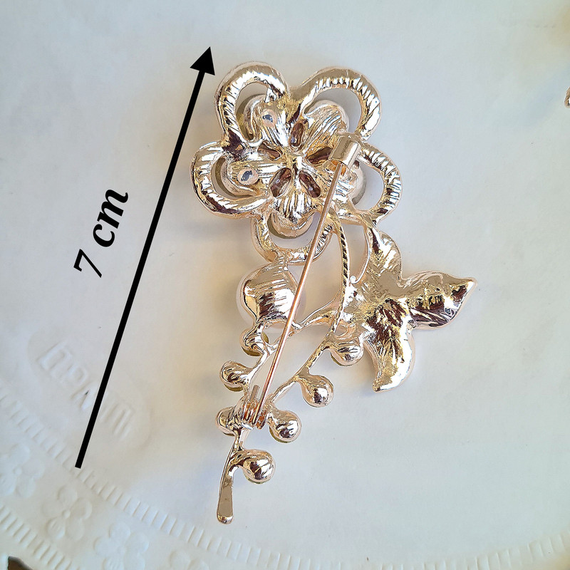 گل سینه زنانه مدل گل کریستالی کد 9000 brg