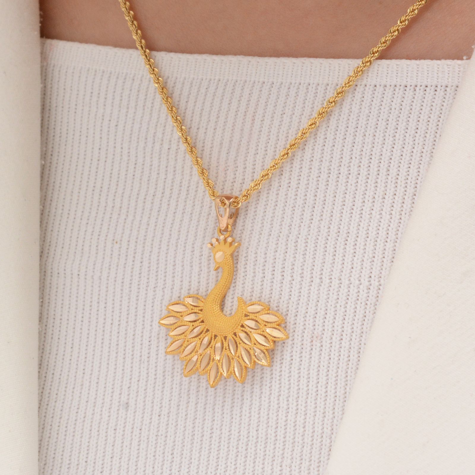 آویز گردنبند طلا 18 عیار زنانه طلای مستجابی مدل طاووس کد 2609 - - 2