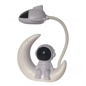 چراغ مطالعه شارژی مدل فضانورد روی هلال ماه