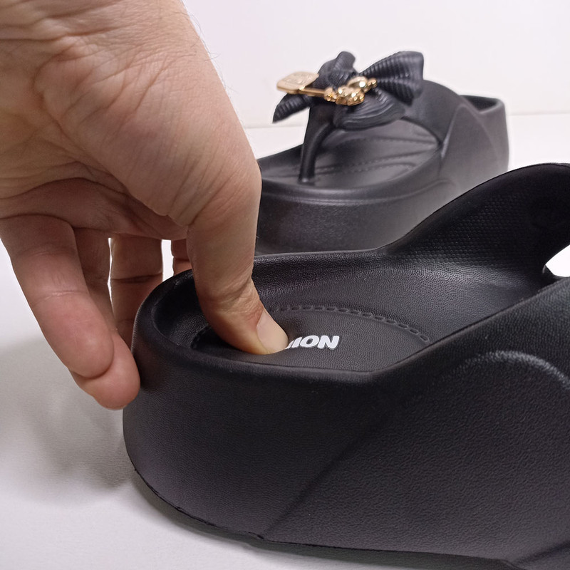 دمپایی لاانگشتی زنانه پاپا کد 1636-BK