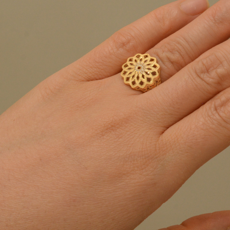 انگشتر طلا 18 عیار زنانه طلای مستجابی مدل گل آوا کد 6523  سایز 55