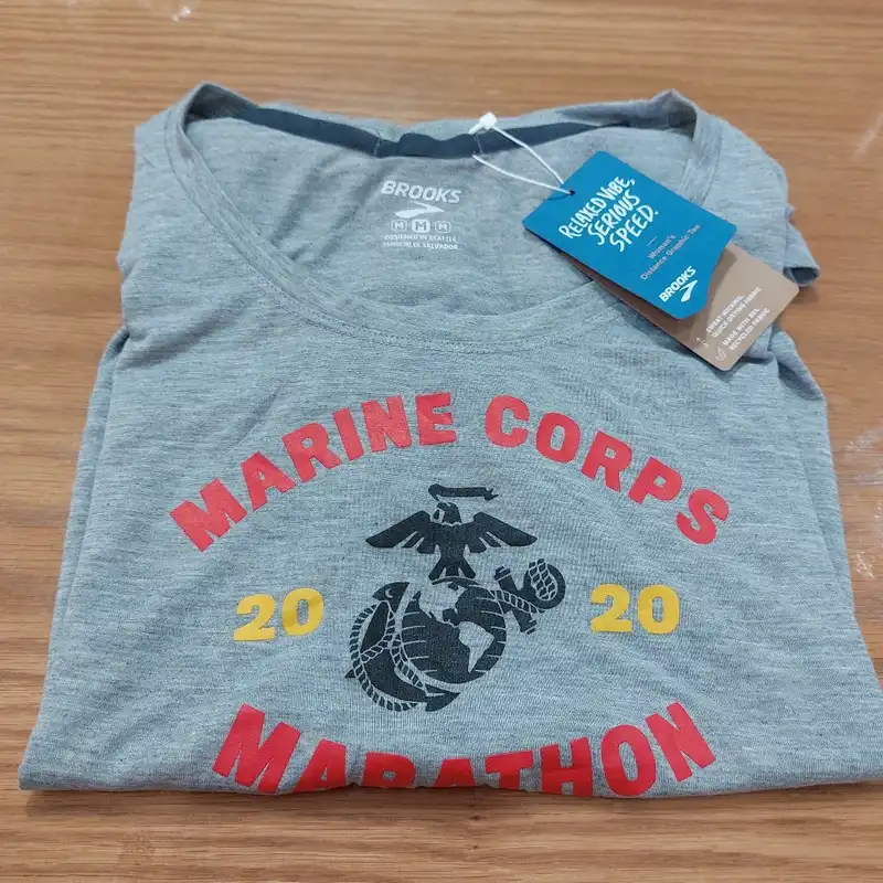 تی شرت  ورزشی زنانه بروکس مدل Maraton20