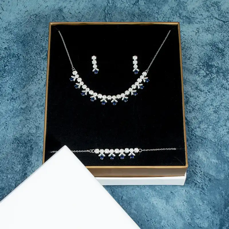 نیم ست نقره زنانه مدل یاقوت کبود AMT-N225