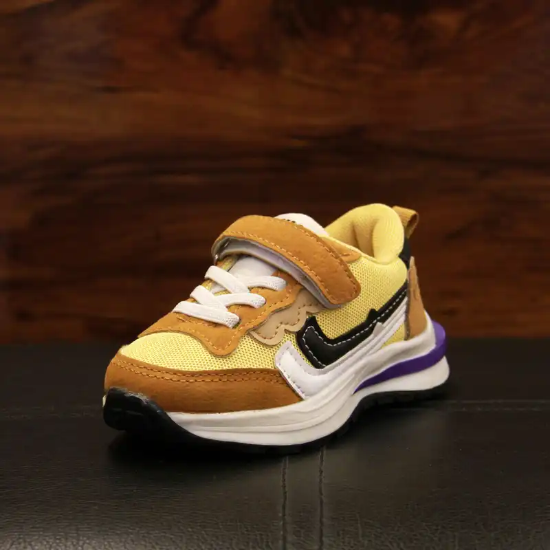 کفش مخصوص پیاده روی بچگانه مدل دو خط کد Ba44