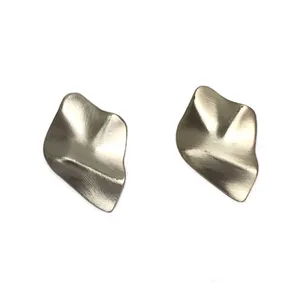 گوشواره زنانه تاش مدل مواج