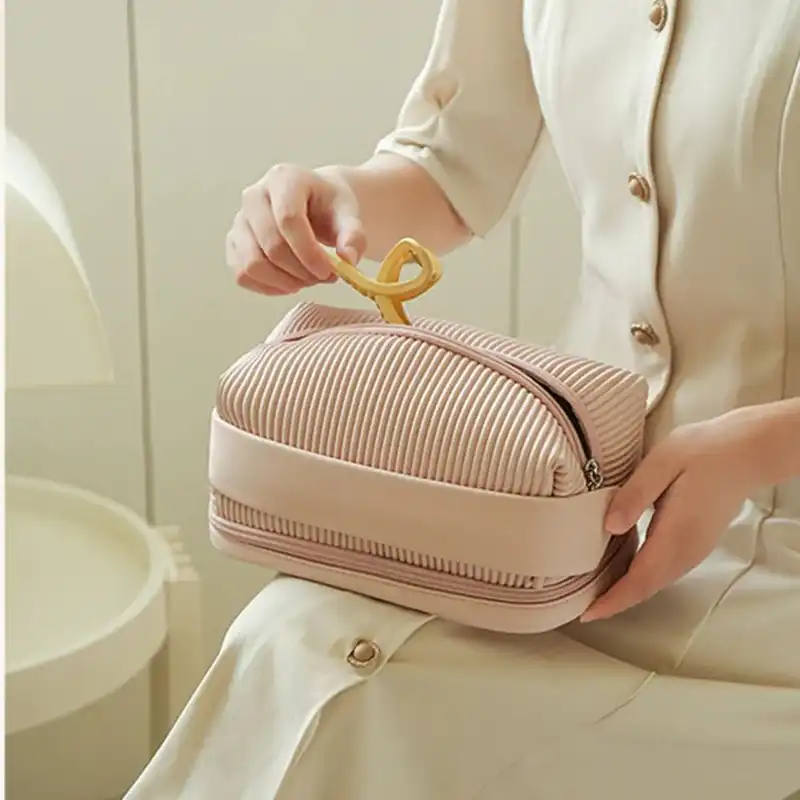 کیف لوازم آرایش زنانه مدل مسافرتی