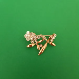 سنجاق سینه زنانه مدل گل 03