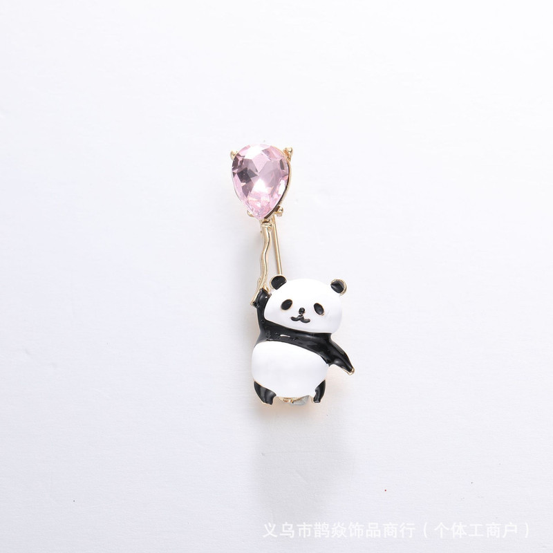 گل سینه زنانه مدل پاندا 87 گل سینه زنانه مدل پاندا 87