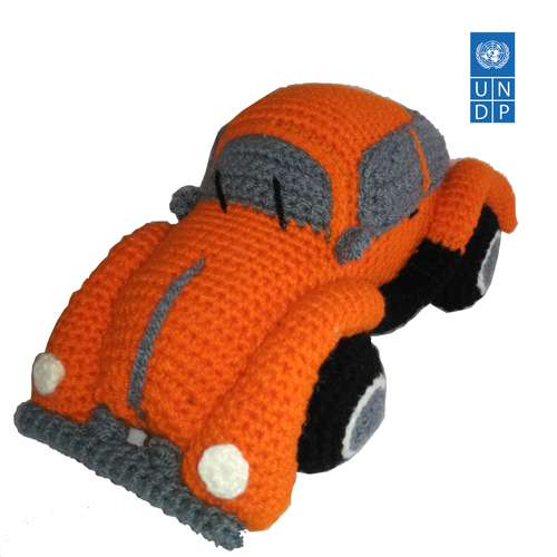 عروسک بافتنی مدل ماشین فولکس قورباغه ای کد 35c