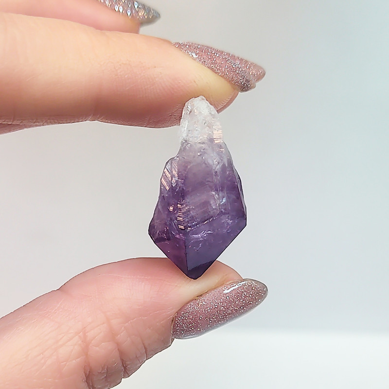 سنگ راف آمیتیست مدل ژئود کد NG2089