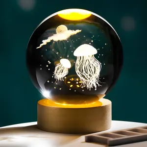 چراغ رومیزی مدل گوی شیشه ای 3D طرح عروس دریایی 