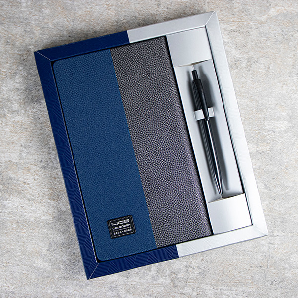 سالنامه سال 1403 مدل نوا کد 800 به همراه خودکار سالنامه سال 1403 مدل نوا کد 800 به همراه خودکار