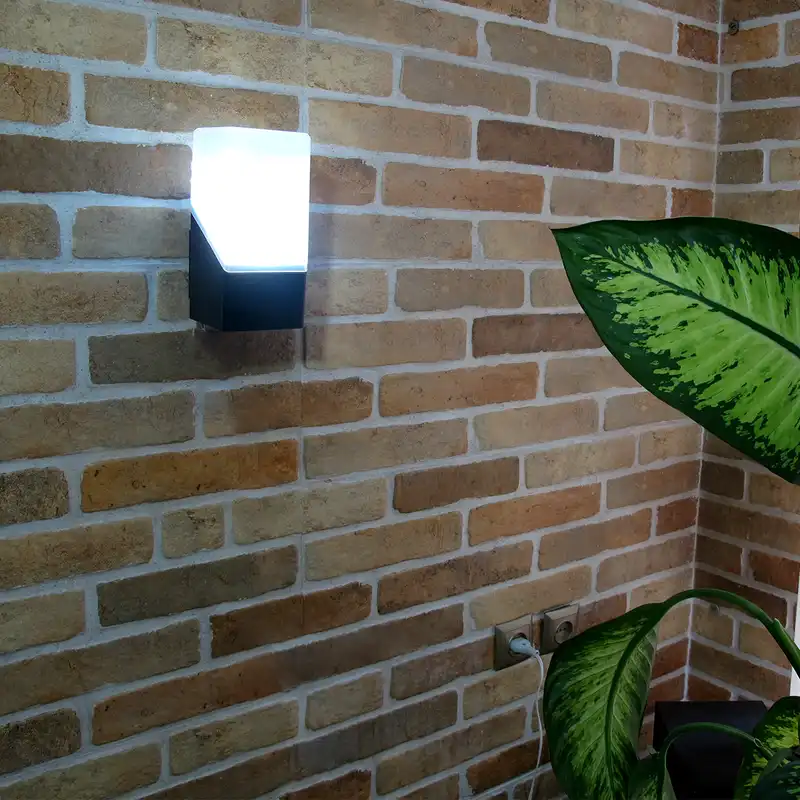 چراغ دیواری وال لوکس مدل IP44