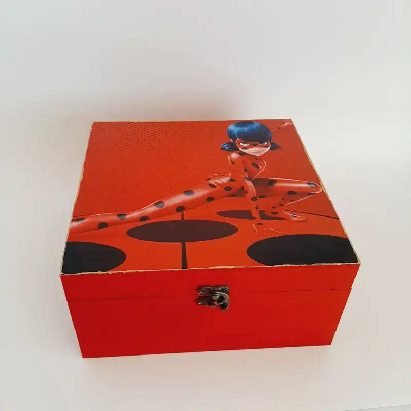 جعبه هدیه مدل کارتونی طرح دختر کفشدوزکی کد BB92